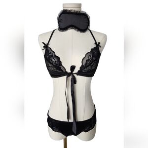 NWOT Oh La La Cheri 3 Peice Bra Panty and Blindfold
